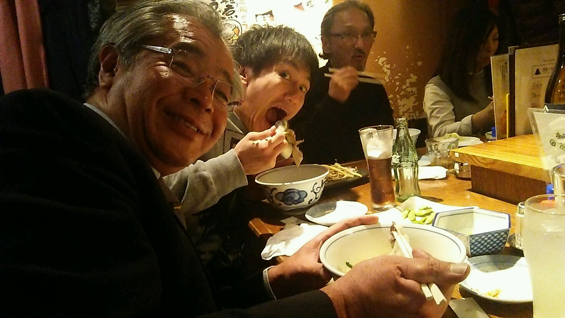 雑煮を食べるイシモ1