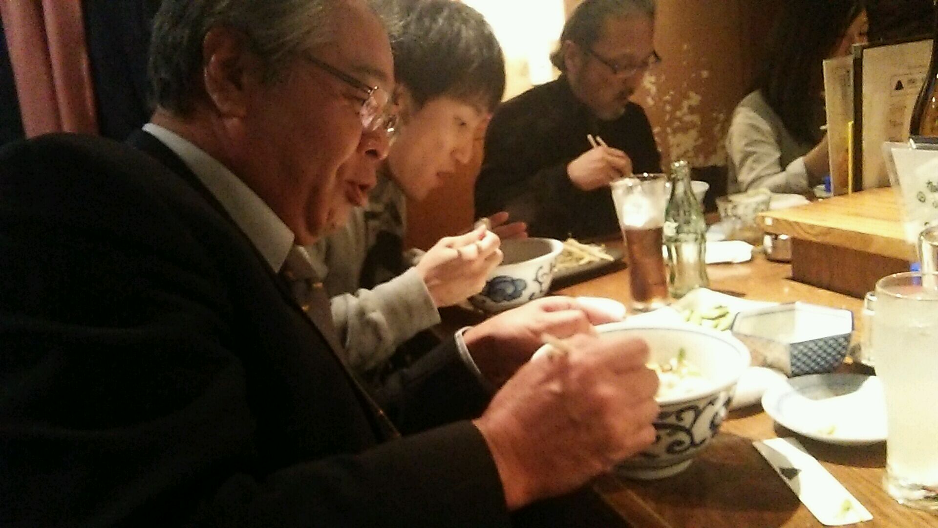 雑煮を食べるイシモ0